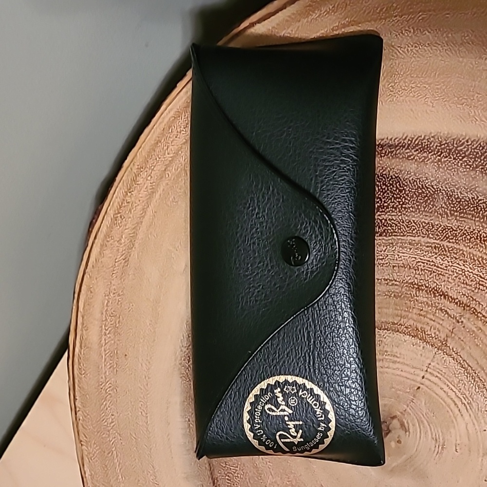 Ray-Ban sunglasses case - like new